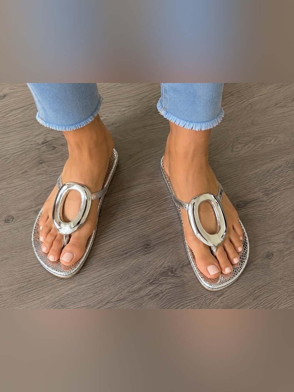 Silver Metallic Snakeskin Thong Sandals Oversized Buckle Size 40 NWOT